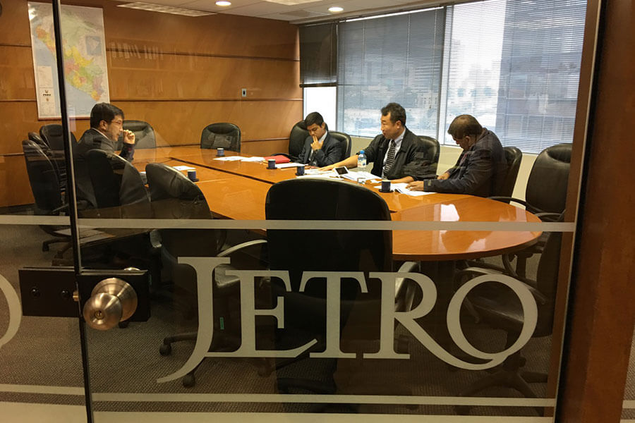 画像：JETROでの会議風景